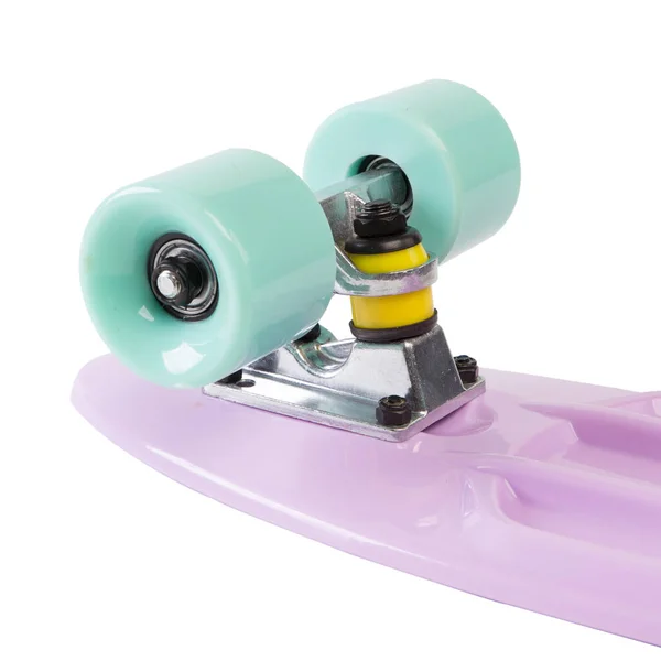 Modern kleurrijk skateboard - pennyboard geïsoleerd op wit, wielen close up — Stockfoto