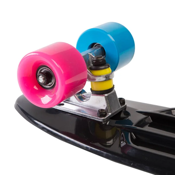 Modern színes gördeszka - pennyboard elszigetelt fehér, kerekek közelről — Stock Fotó