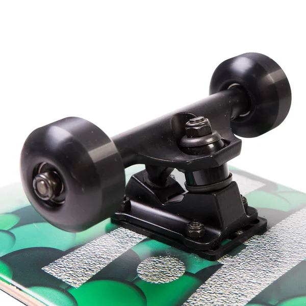 Moderno skateboard colorato pennyboard isolato su bianco, ruote da vicino — Foto Stock