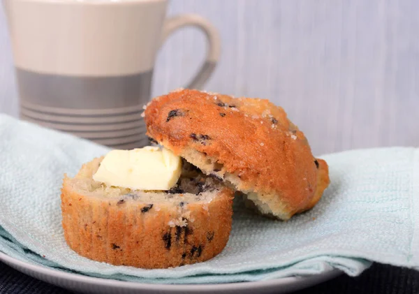 Blueberry muffin med smör och kaffe — Stockfoto