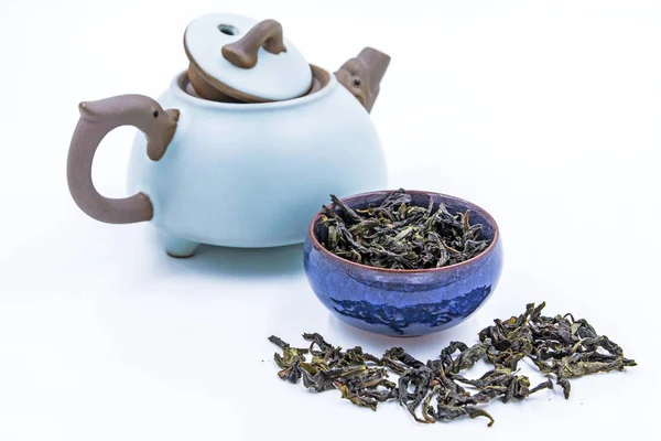 Chinese Oolong  Green tea. (Feng Huang Dan Cong) in a blue ceramic bowl — Stock Photo, Image