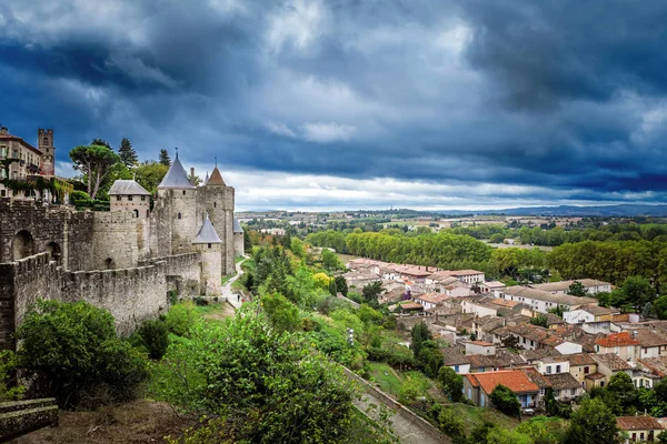 Antico castello di Carcassonne fortezza con vista sulla campagna del sud della Francia — Foto Stock