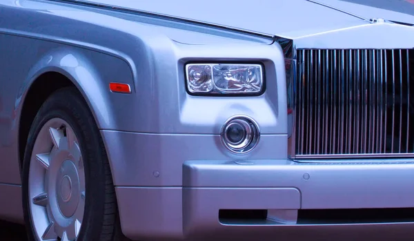 British luxury car. Close-up. — Stock Photo, Image