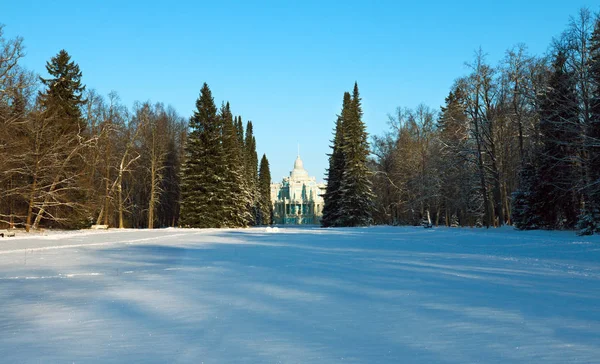 O pavilhão Katalnaya gorka em Oranienbaum, Rússia — Fotografia de Stock