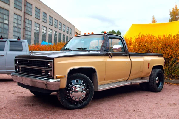 Camionnette américaine au salon de l'auto — Photo