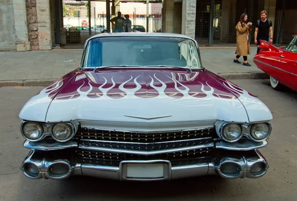 Класичний американський автомобіль Vintage Cadillac Eldorado 1959 року. Фронт vie — стокове фото