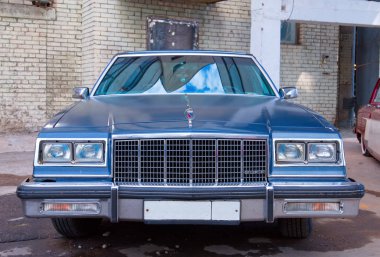 Klasik Amerikan Vintage arabası 1979 Buick Park Avenue.