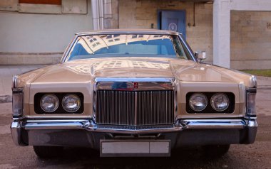 Klasik Amerikan klasik arabası Lincoln Continental Mark III. 1969