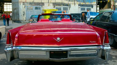 Klasik Amerikan klasik arabası 1970 Cadillac Deville Üstü açılabilir
