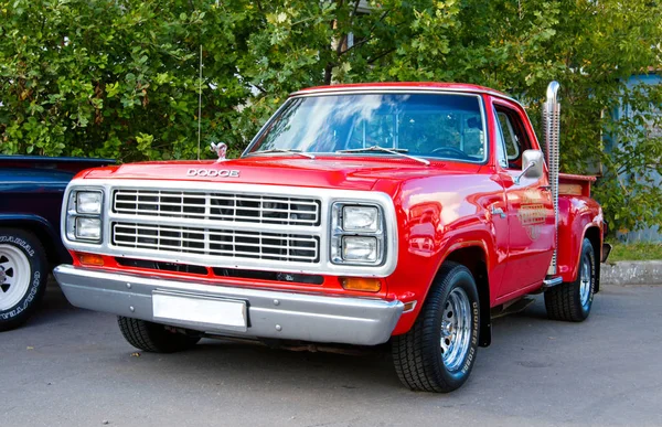 Klassisk amerikansk 1979 Dodge Lil Red Express. — Stockfoto