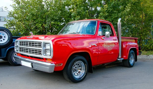 Clássico americano 1979 Dodge Lil Red Express. — Fotografia de Stock