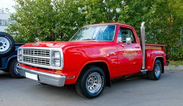 Klassisk amerikansk 1979 Dodge Lil Red Express. — Stockfoto