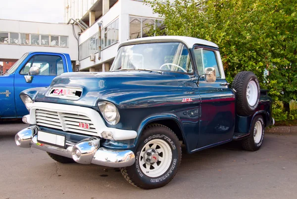 Clássico americano 1950 pickup caminhão GMC 100 . — Fotografia de Stock