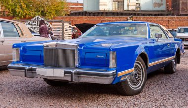 Klasik Amerikan klasik arabası Lincoln Continental Mark V 1977