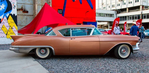 Classique Américain Vintage voiture 60s Cadillac Seville Coupe . — Photo