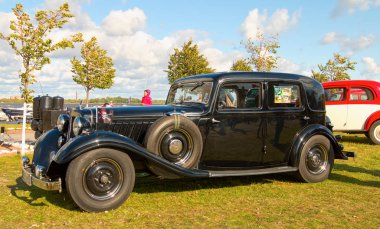 Eski model Almanya araba Audi 220, 1934 Festivali Retro teknikleri üzerinde
