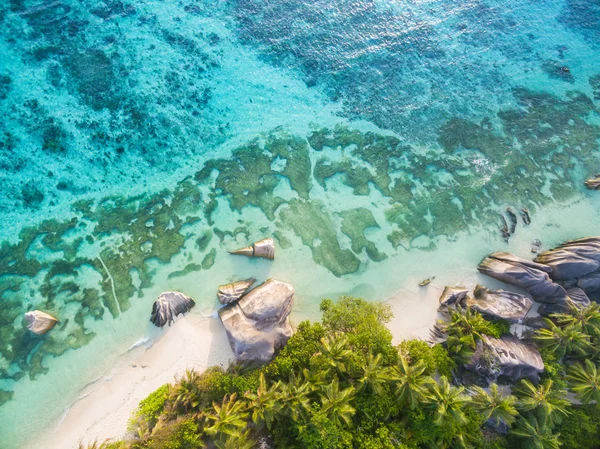 Fotografia aérea da praia das Seychelles em La Digue — Fotografia de Stock