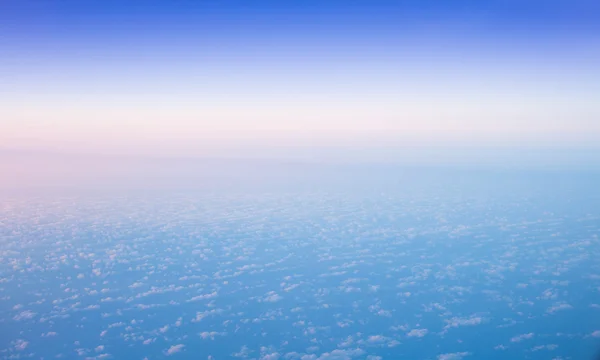 Belo pôr-do-sol Acima das nuvens — Fotografia de Stock