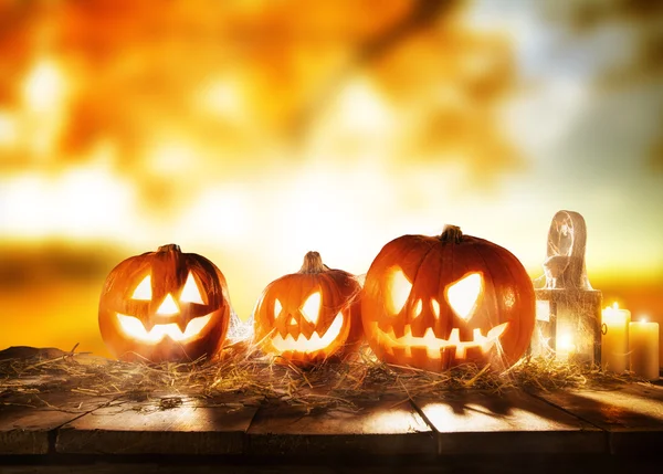 Scary halloween pumpkins on wooden planks — Stock Photo, Image