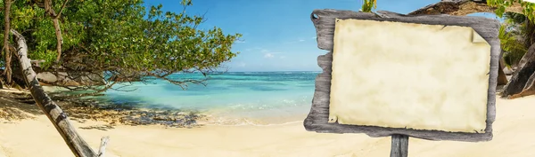 La Digue güzel Seyşeller kumsalda