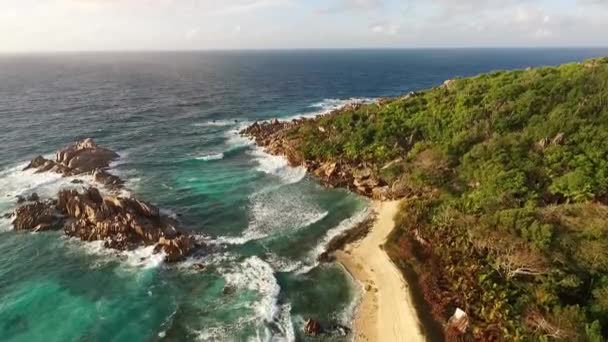 Aerial view of Seychelles beach at La Digue — Stock Video