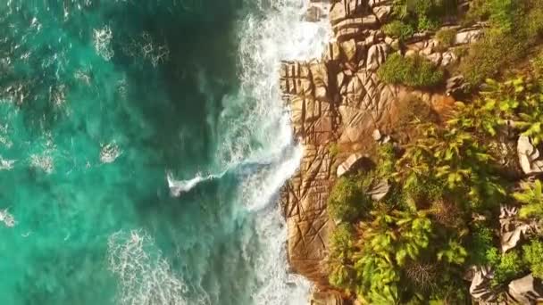 Vista aérea de la playa de Seychelles en La Digue — Vídeos de Stock