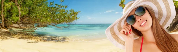 Beautiful woman's portrait over beach background — Stock Photo, Image