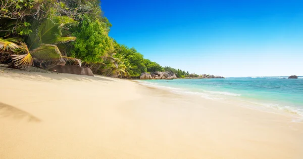 Frumoasa plajă din Seychelles la La Digue — Fotografie, imagine de stoc