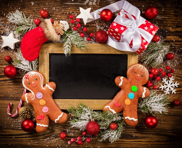 Christmas presentaskar med tomma blackboard — Stockfoto