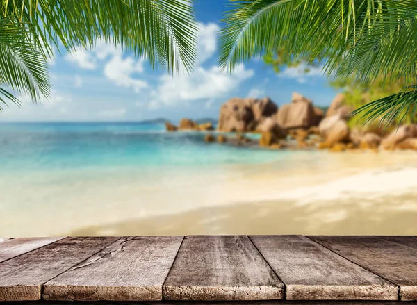 Empty wooden planks with tropical beach on background — Stock Photo, Image