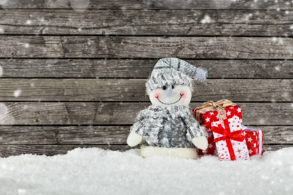 Fundo de Natal com boneco de neve e presentes — Fotografia de Stock