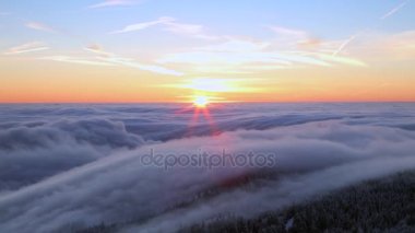 Dağlarda gün doğumu