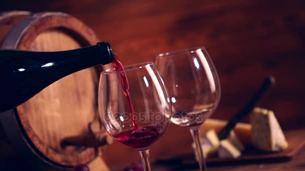 Kırmızı şarap dökme — Stok video