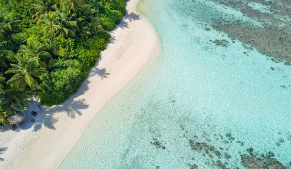 Bela vista aérea da praia tropical — Fotografia de Stock