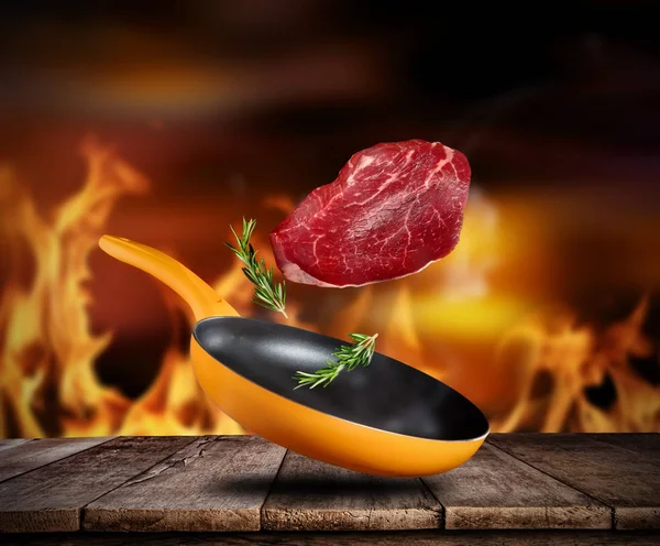 Fresh steak flying into a pan — Stock Photo, Image