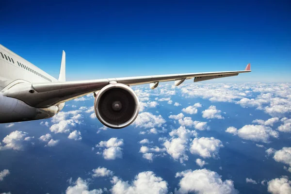 Close-up of passenger airplane flying above clouds — Stock Photo, Image