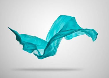 Gri arka plan üzerine yumuşak zarif mavi kumaş