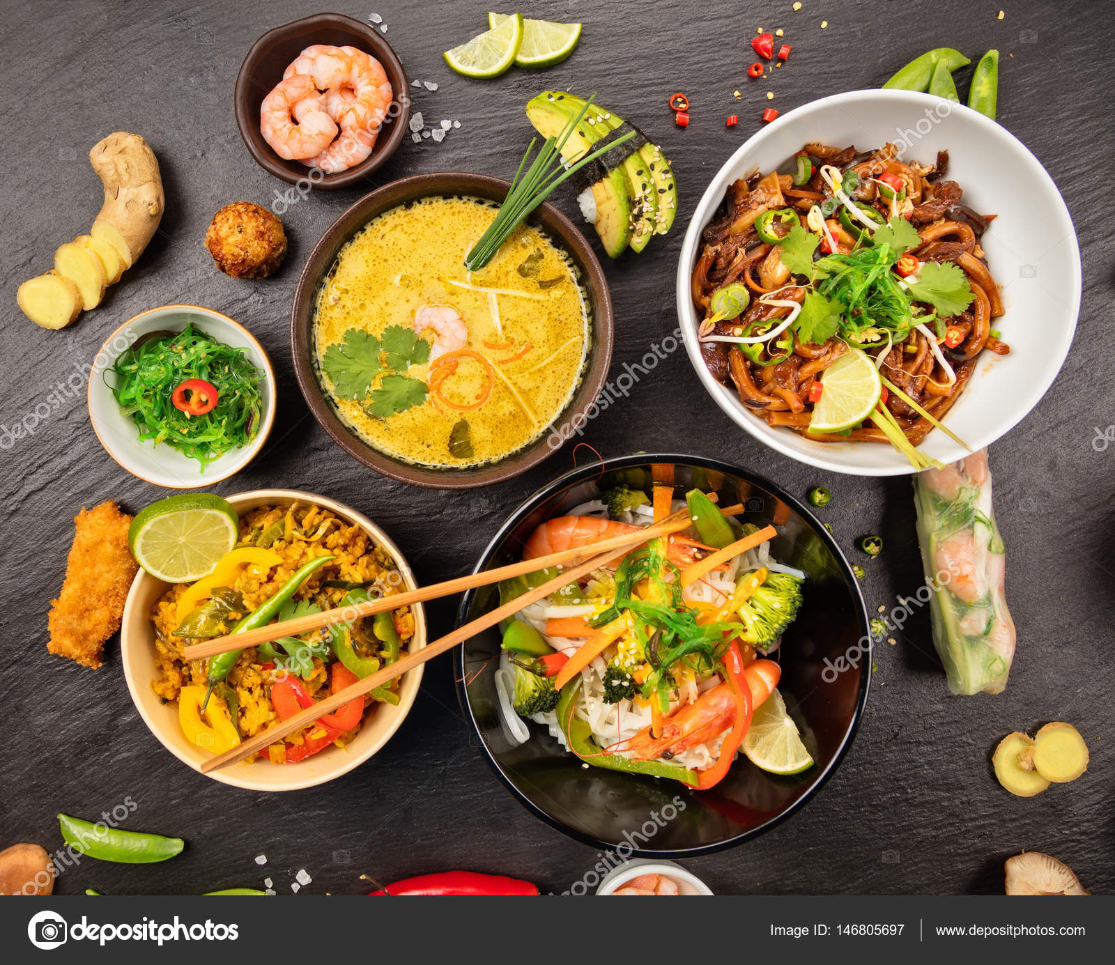 Table de nourriture asiatique avec divers types de nourriture chinoise  image libre de droit par jag_cz © #146805697