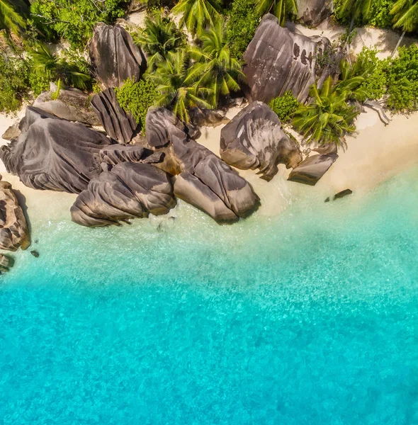 Letecký snímek tropických Seychelské pláže na ostrově La Digue — Stock fotografie