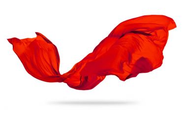 Beyaz arka plan üzerinde düzgün zarif kırmızı kumaş