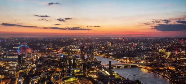 Bellissimo tramonto sulla città vecchia Londra, Inghilterra — Foto Stock