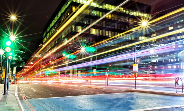 Blur traffic lights in modern city, long exposure. — Stock Photo, Image