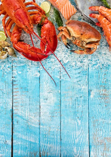 Muitos tipos de frutos do mar, servidos em gelo picado — Fotografia de Stock