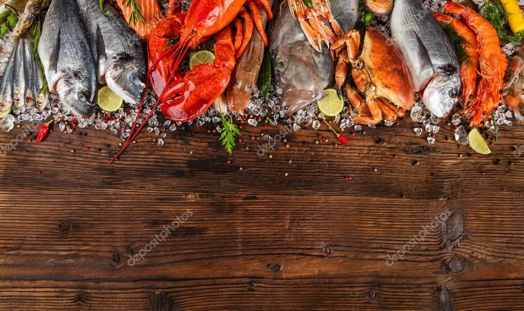 Many kind of seafood, served on crushed ice — Stock Photo © jag_cz