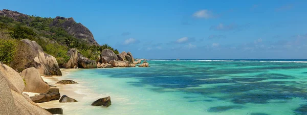 Praia bonita de Seychelles, ilha La Digue, Anse Fonte d 'Argent — Fotografia de Stock
