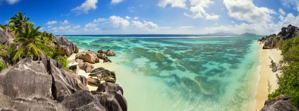Praia bonita de Seychelles, ilha La Digue, Anse Fonte d 'Argent — Fotografia de Stock