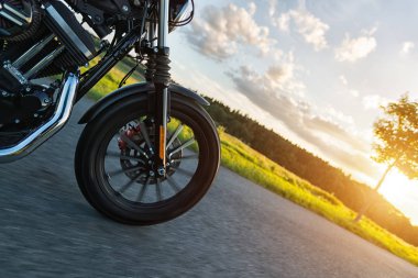 Günbatımı yüksek güç motosiklet ön tekerlek detay