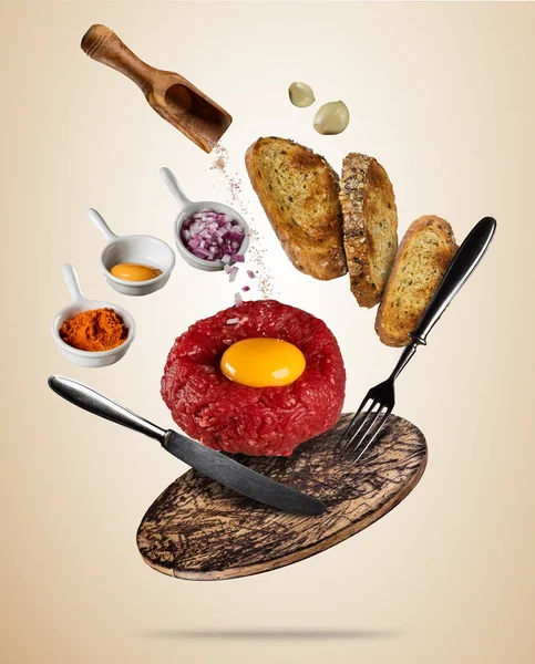 Flying tartar steak with spice and toasts. Concept of flying foo — Stock Photo, Image