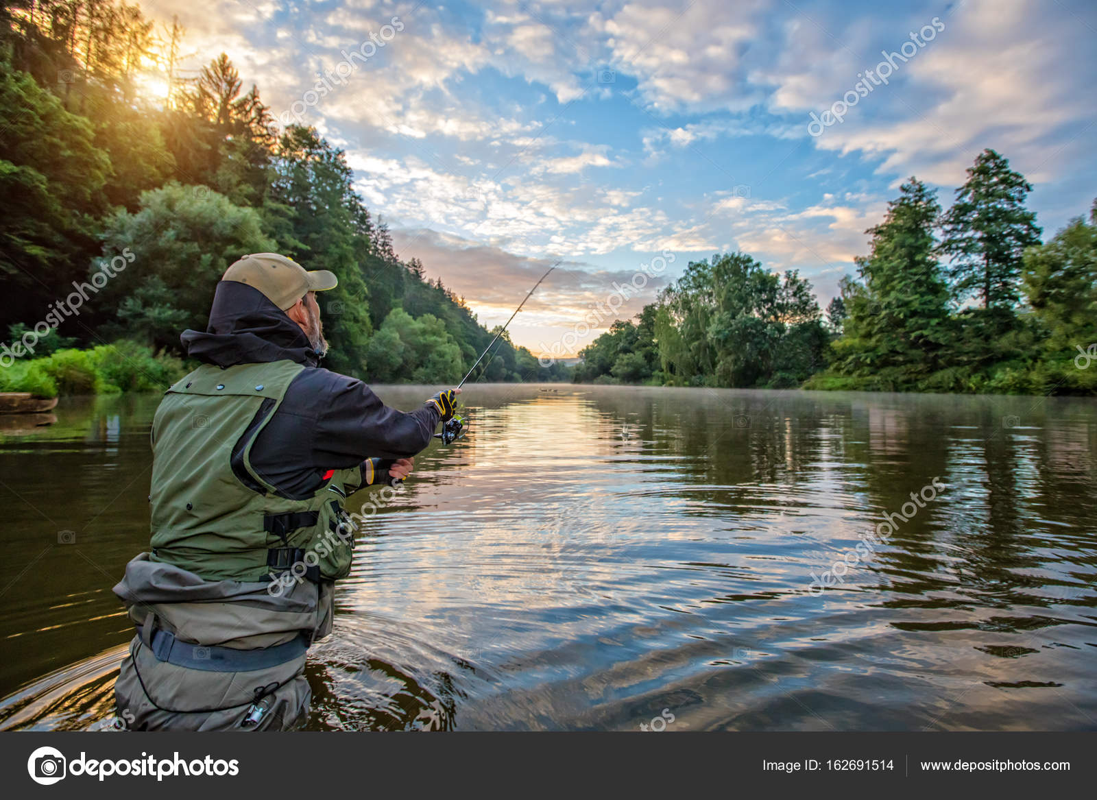 охота и рыбалка один на реке