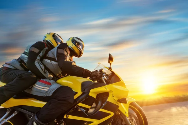 Motorbikers on sports motorbike riding in sunset — Stock Photo, Image